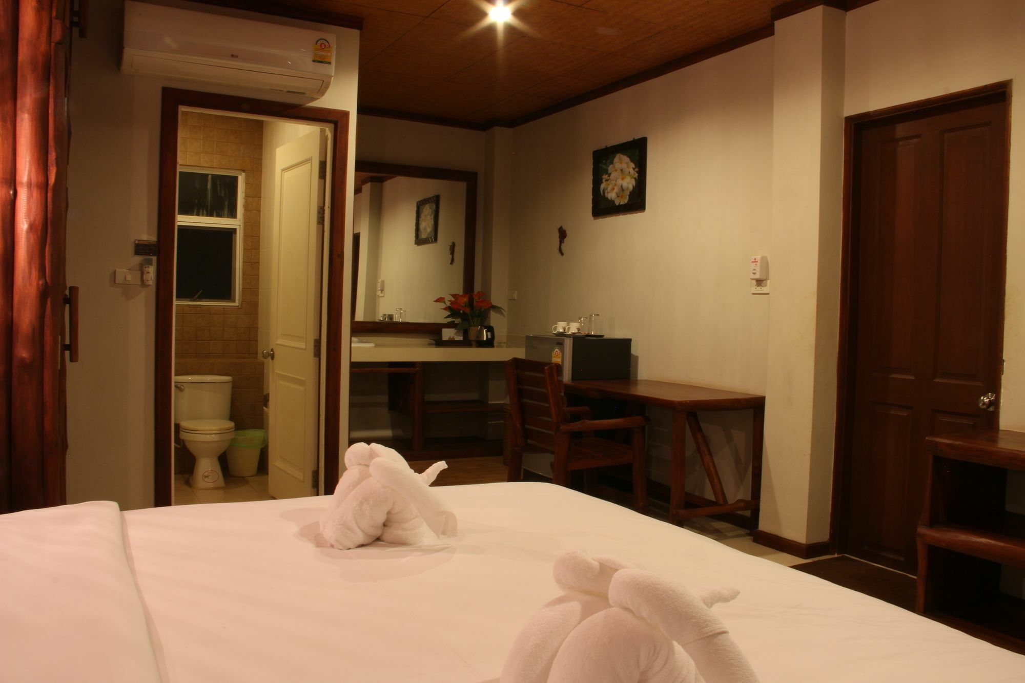 Hotel Singha Rubber Tree Ban Huai Maenam Noi Exterior foto